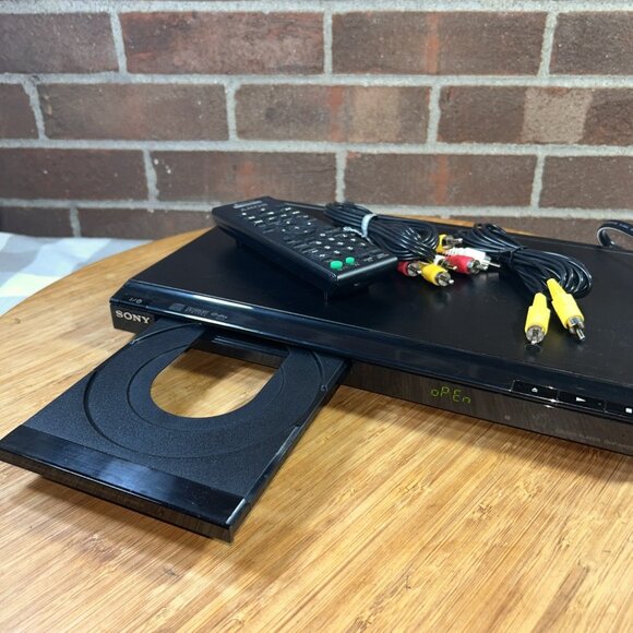 Sony CD/DVD Player Model DVP-SR200P With Remote AV Cables Dolby Tested Works - Picture 2 of 6